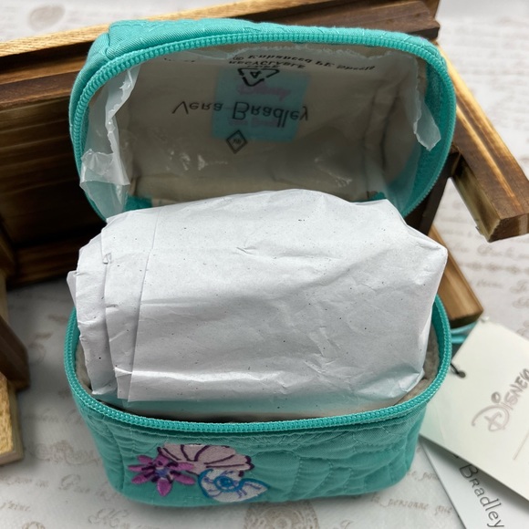 NWT Vera Bradley Little Mermaid Small
Treasure Chest Case Sold Out - Picture 4 of 11